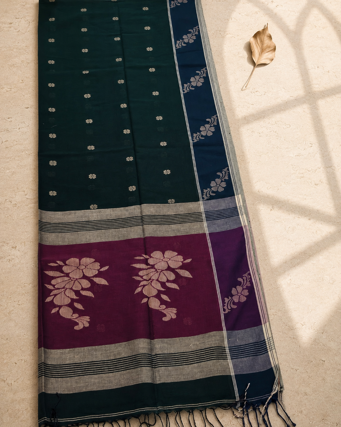 Full view of Aaranyaa green Bengal cotton saree and pallu