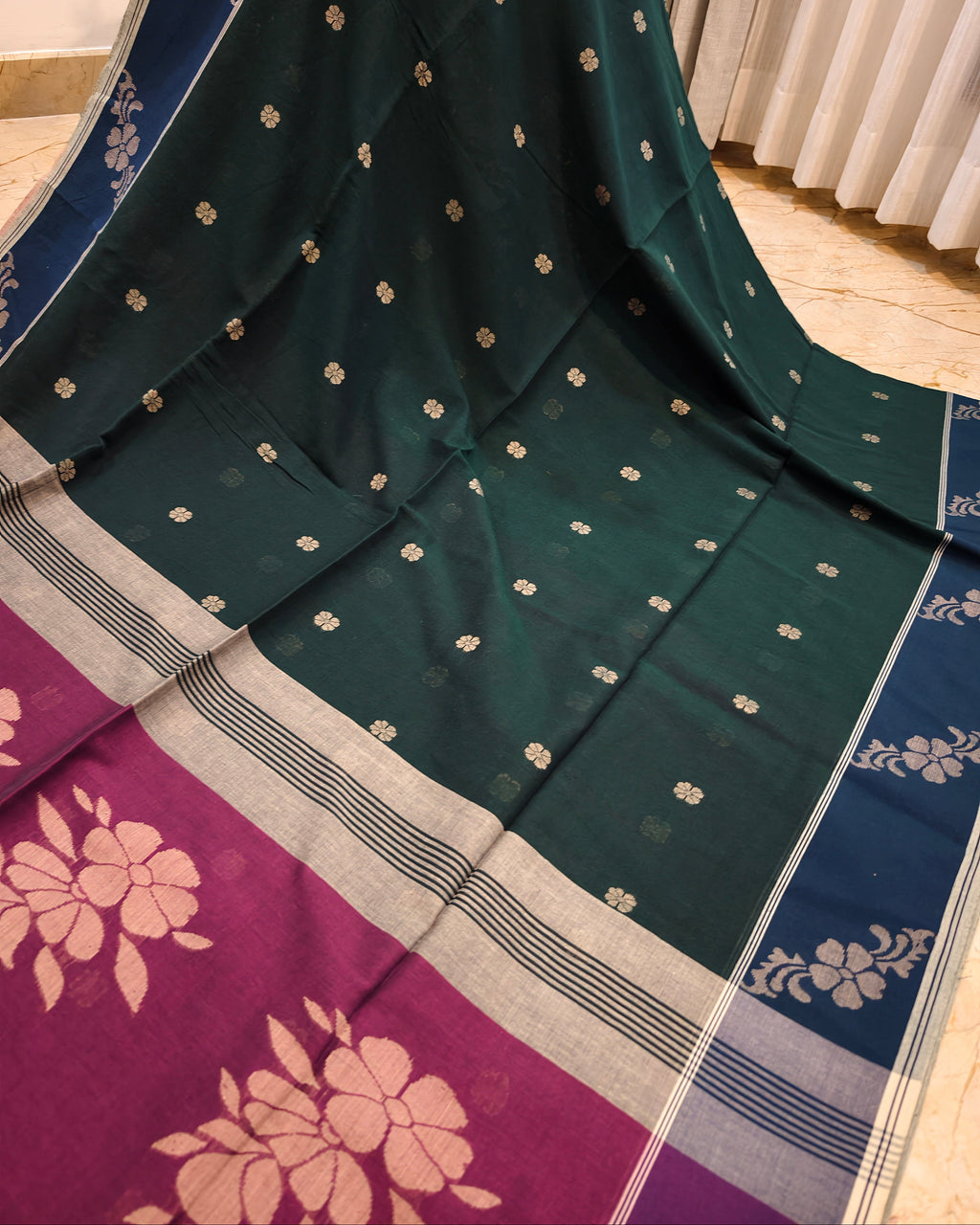Green Bengal cotton saree with contrasting magenta pallu