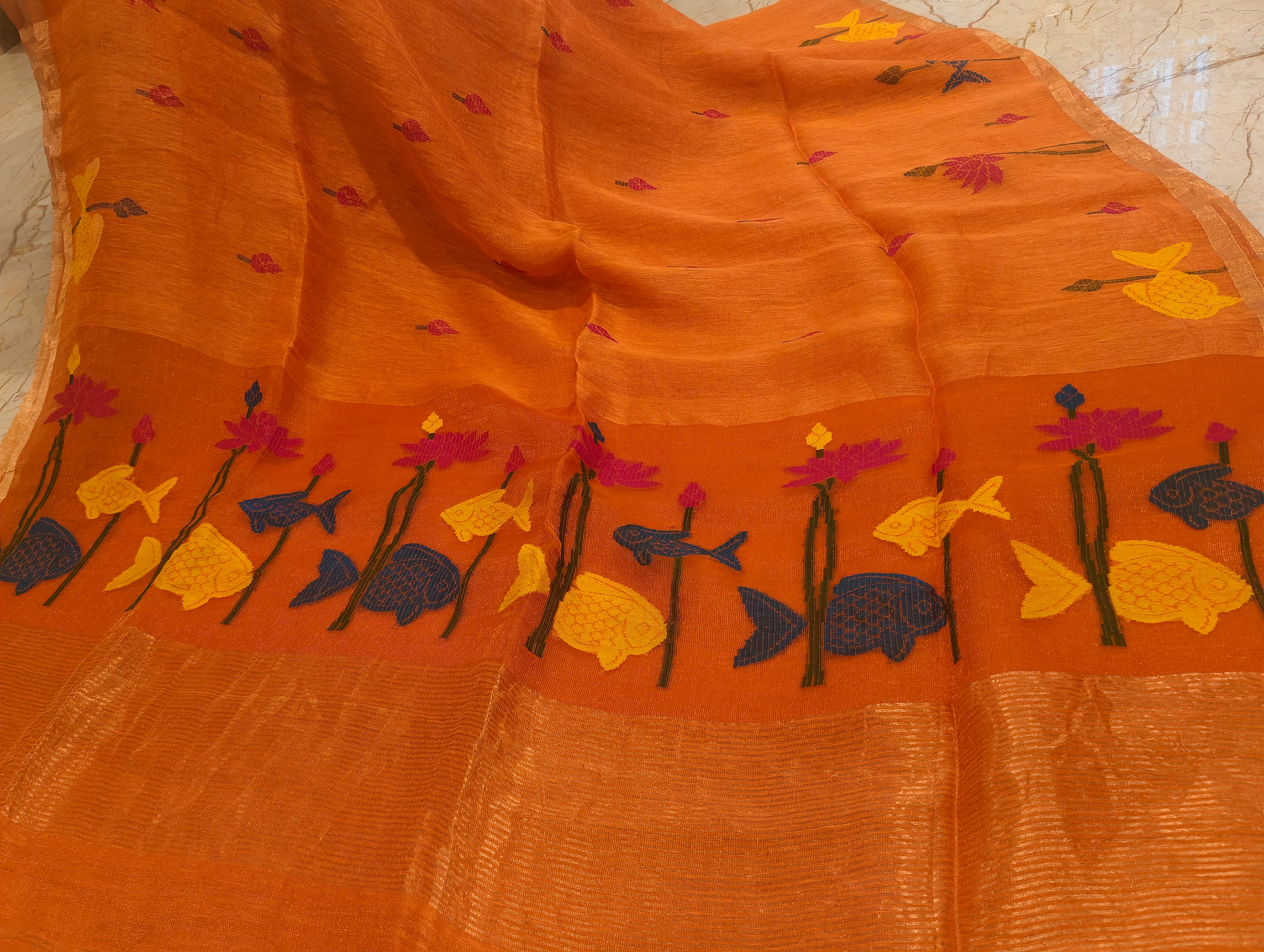 Orange Matka silk Jamdani saree pallu with woven fish, lotus motifs and wide gold zari border – Nayikaa