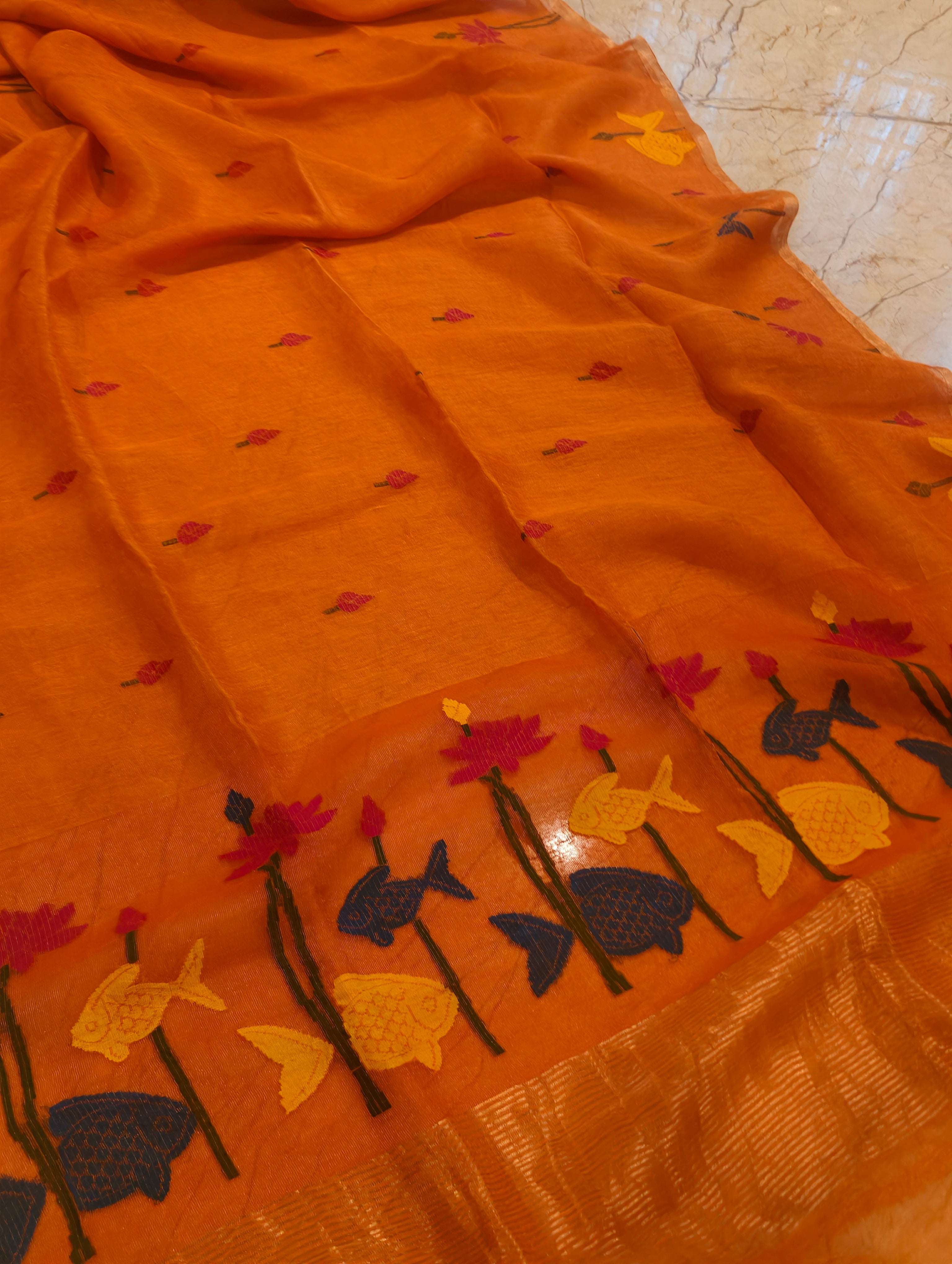 Close-up of orange Matka silk Jamdani saree with woven fish and lotus pallu – Nayikaa
