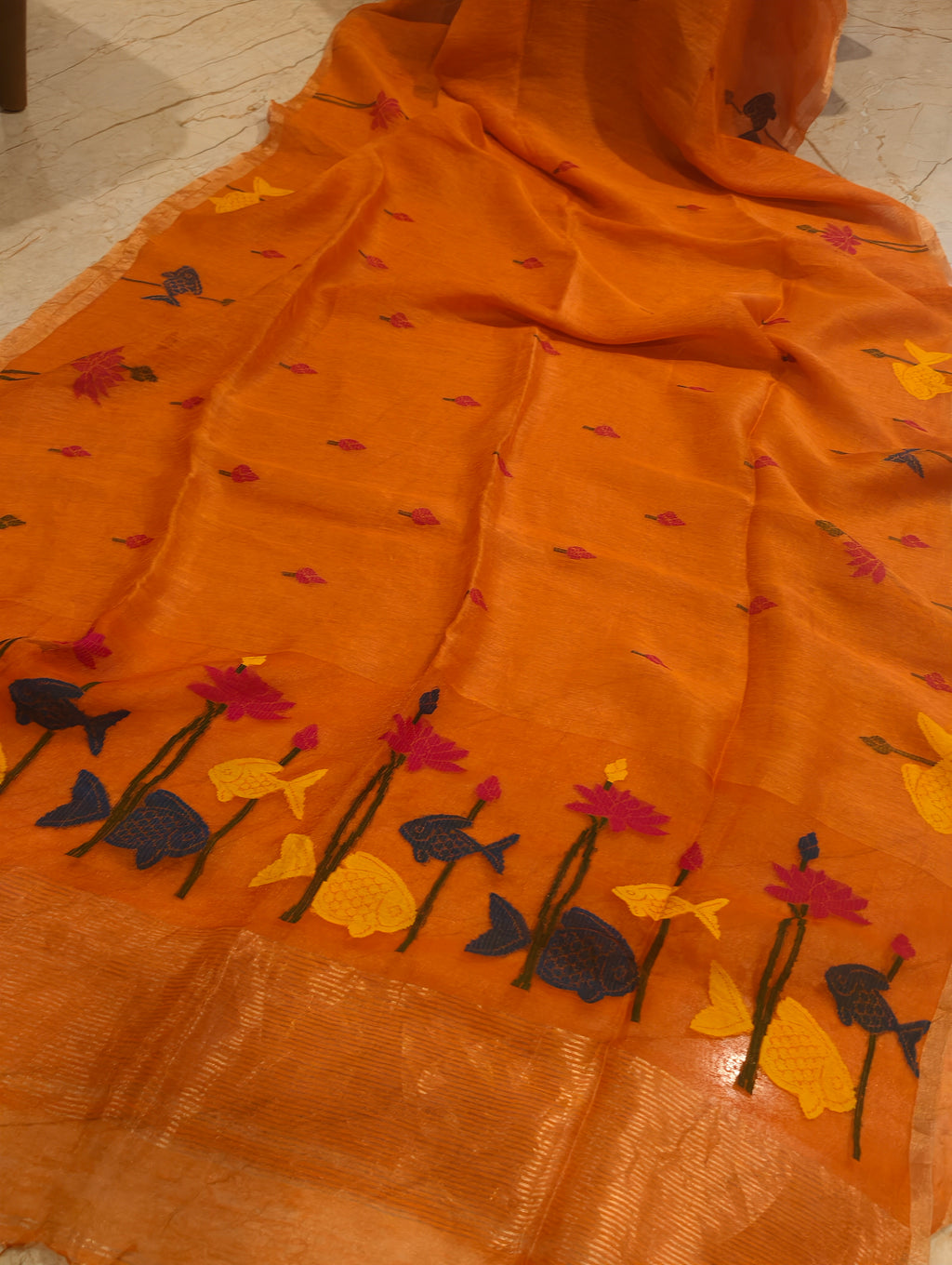 Full view of orange Matka silk Jamdani saree with woven fish and lotus pallu – Nayikaa