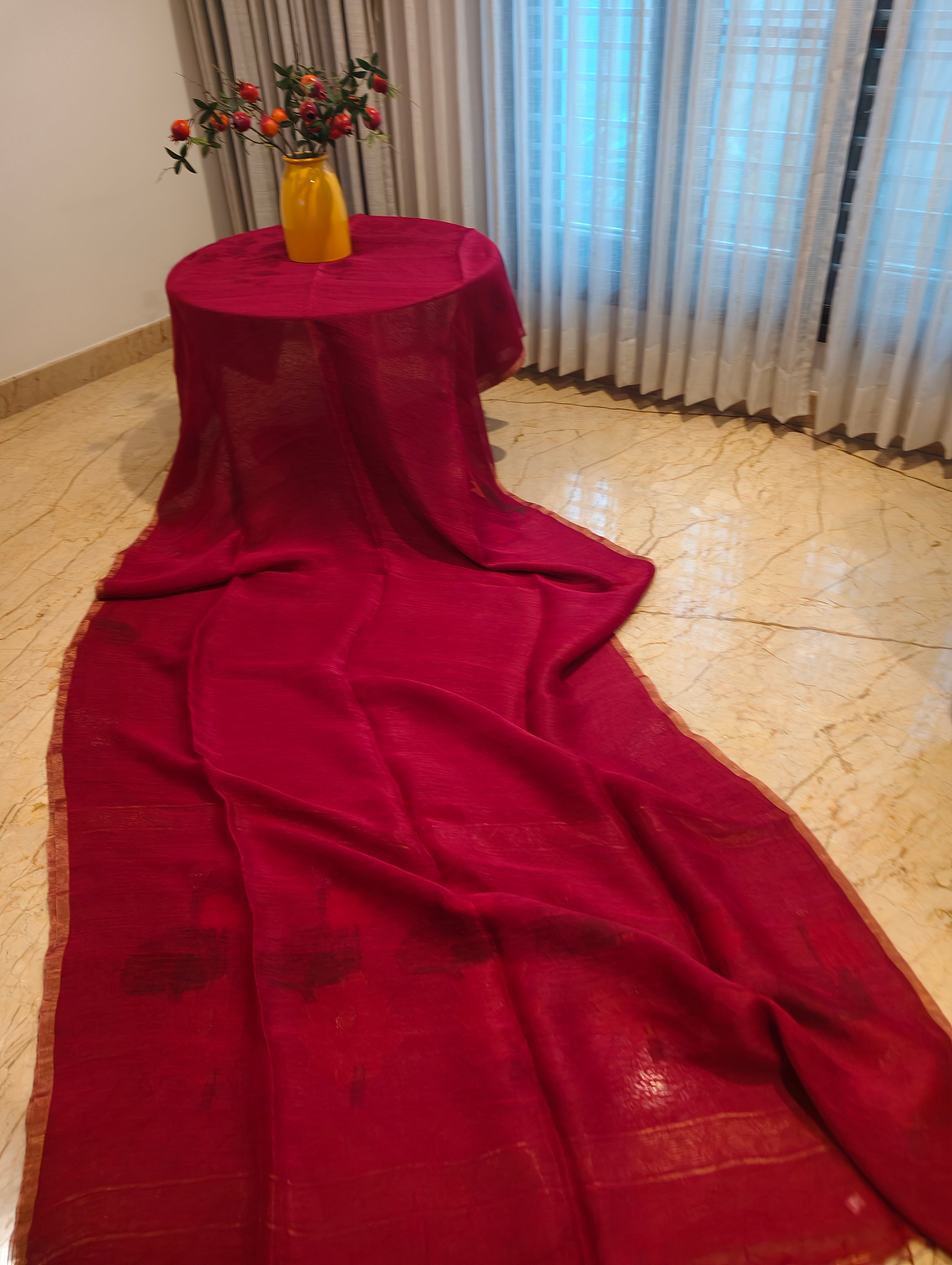 Dark pink Matka Silk Jamdani saree plain body and handwoven fabric texture