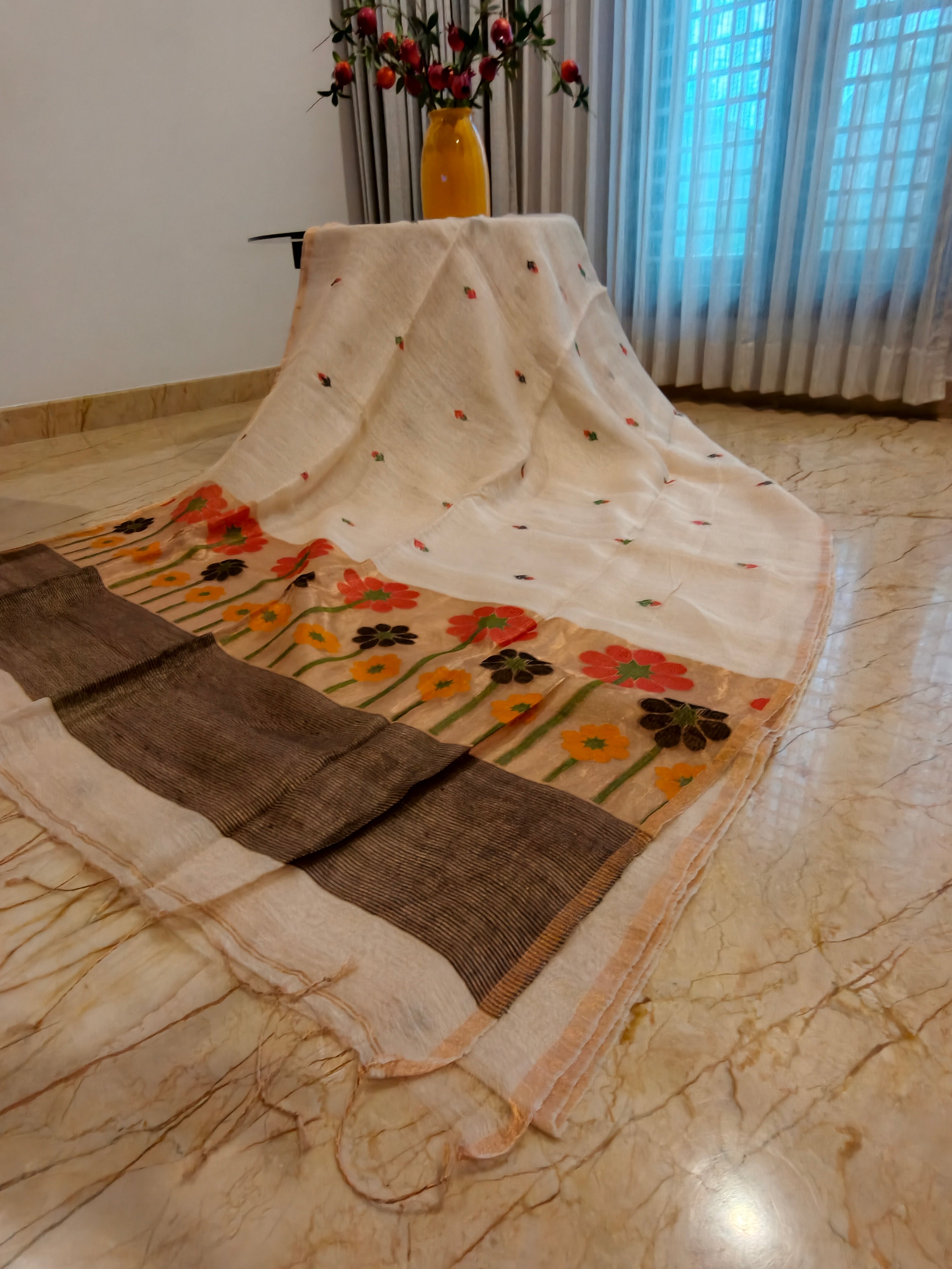 White Matka silk Jamdani saree with woven floral pallu, dark zari border and tassels – Nayikaa