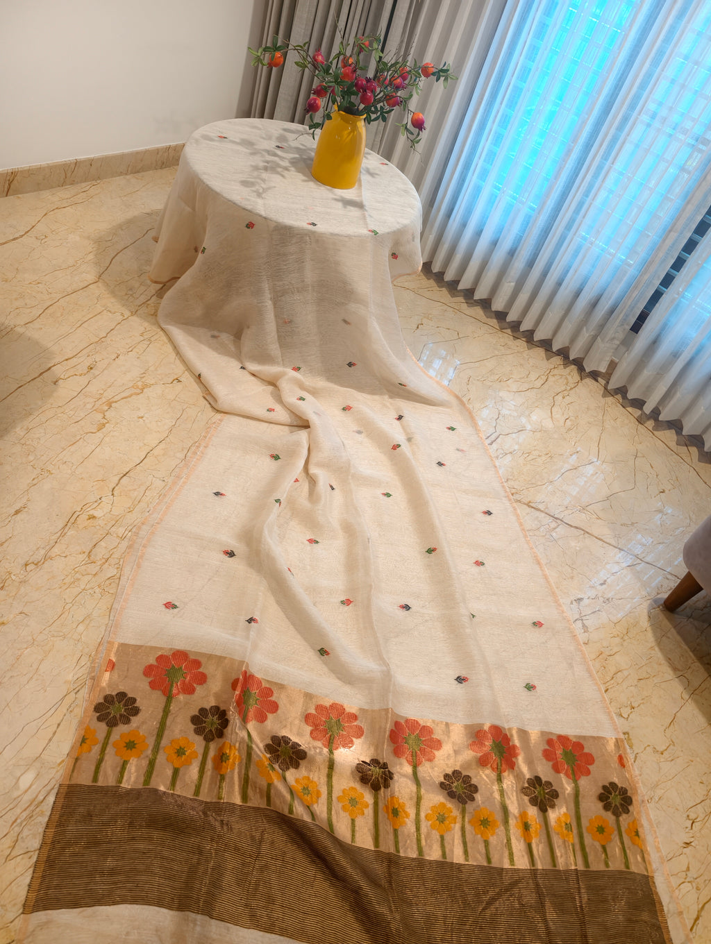 Full view of white Matka silk Jamdani saree with woven floral pallu and contrasting dark border – Nayikaa